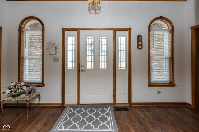 1620 Westfield Court, Greenfield, IN 46140, photo 4 of 34