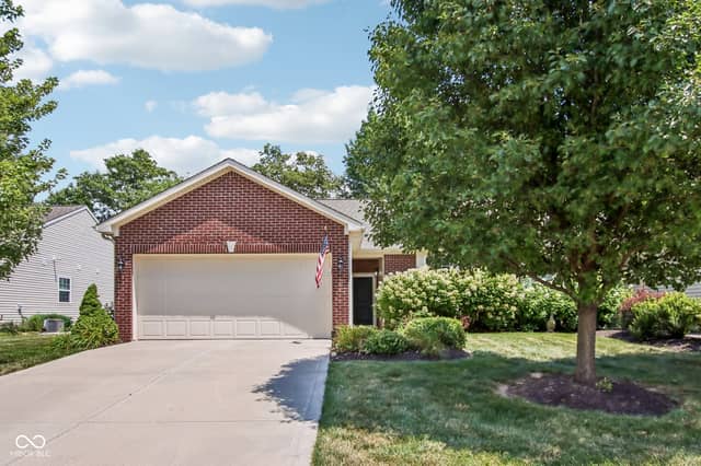 425 Dylan Drive, Avon, IN 46123, photo 2 of 32
