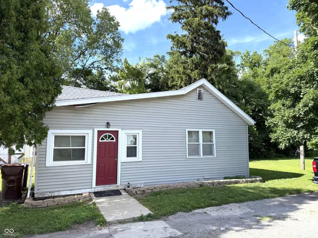 114 E Green Street, Waveland, IN 47989, photo 2 of 18