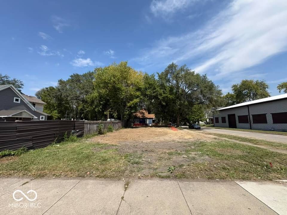 2850-2852 E New York Street, Indianapolis