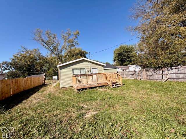 621 Della Road, Columbus, IN 47203, photo 4 of 14