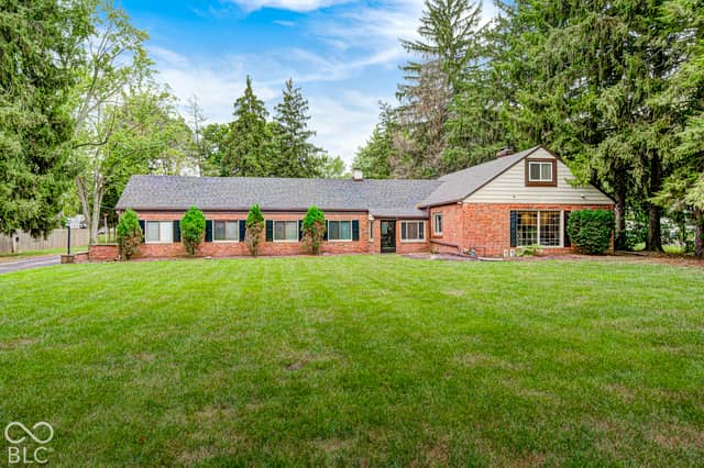 27 W Roberts Road, Indianapolis, IN 46217, photo 2 of 65