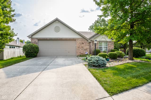5817 Common Circle, Indianapolis, IN 46220, photo 2 of 38