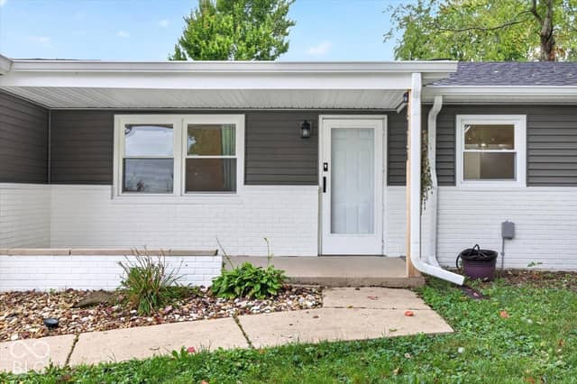 2815 Yellowwood Court, Columbus, IN 47203, photo 4 of 58