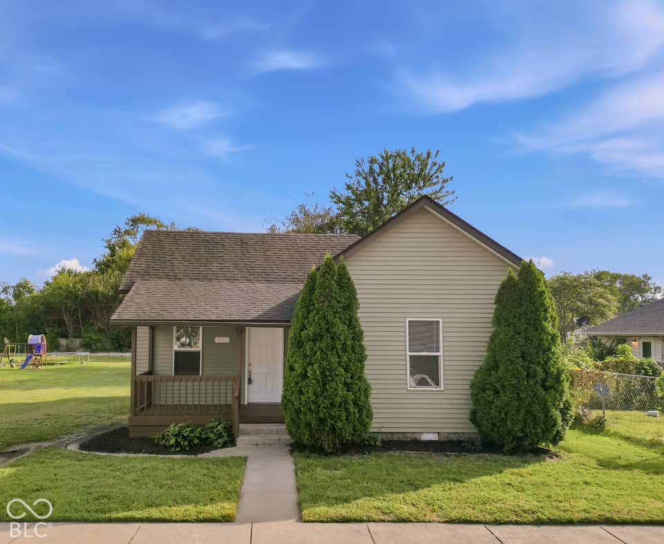 723 W Oak Street, Seymour, IN 47274, photo 1 of 26