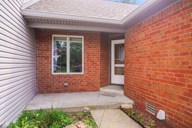 274 Golf Court, Greenwood, IN 46143, photo 5 of 20