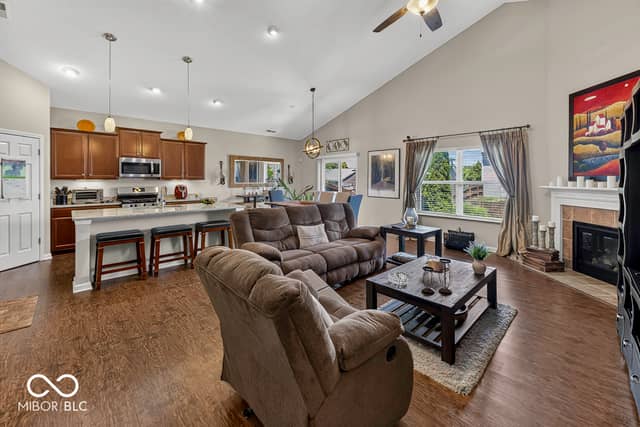 1242 Northcraft Court, Franklin, IN 46131, photo 5 of 27