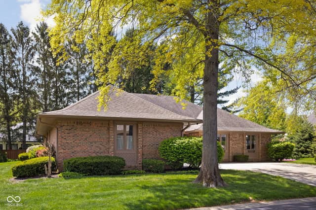 947 Tamarack Circle North Drive, Indianapolis, IN 46260, photo 4 of 41