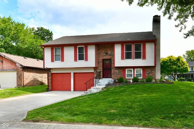 5762 Pilgrim Drive, Indianapolis, IN 46254, photo 5 of 41