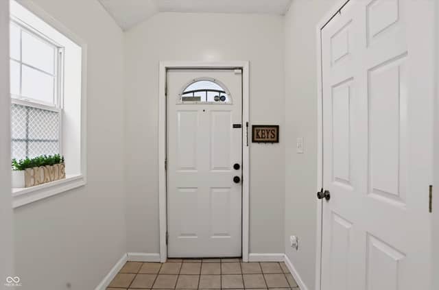 218 S Emerson Avenue, Indianapolis, IN 46219, photo 4 of 45