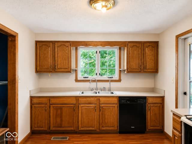 11983 N Wellman Road, Stilesville, IN 46180, photo 5 of 27