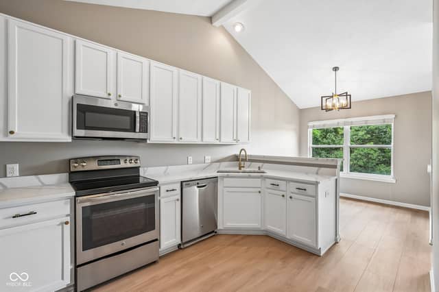 1152 Longwell Lane, Indianapolis, IN 46240, photo 4 of 19