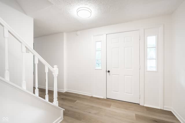 9320 Thornwood Drive, Indianapolis, IN 46250, photo 5 of 52