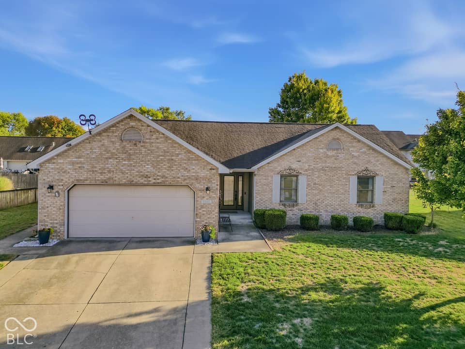 3445 Brent Cross Drive, Columbus, IN 47203, photo 1 of 32