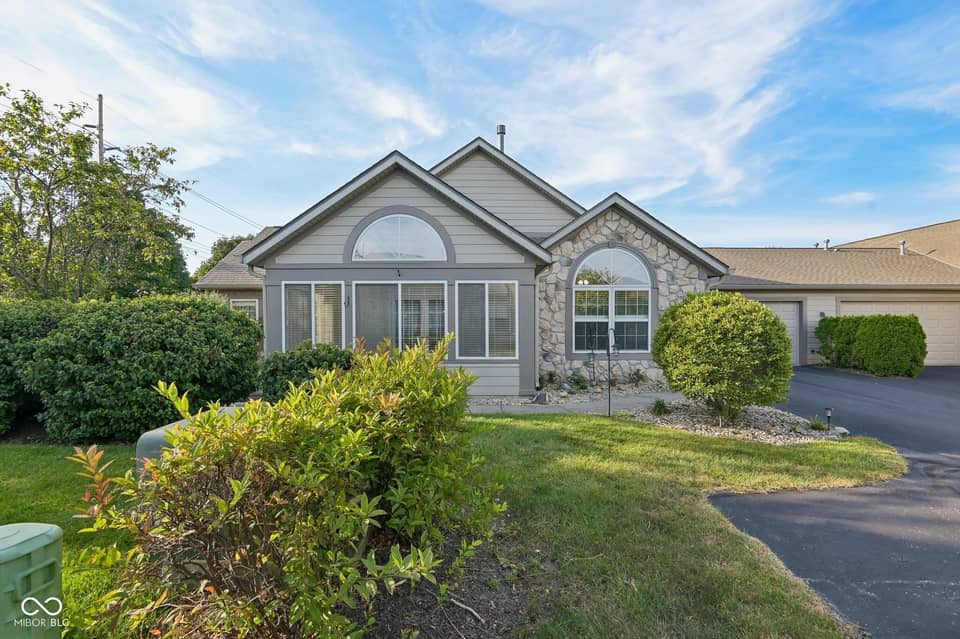 16613 Brownstone Court, Westfield