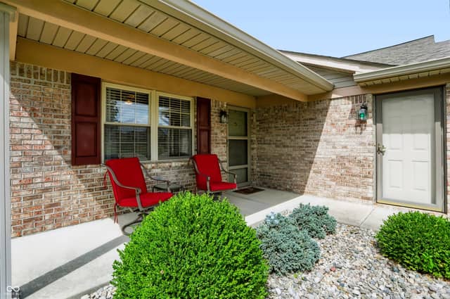94 W Wind Chime Circle, Greenwood, IN 46143, photo 4 of 34