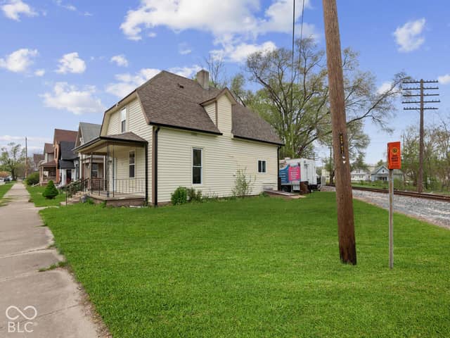 122 E Mechanic Street, Shelbyville, IN 46176, photo 3 of 15