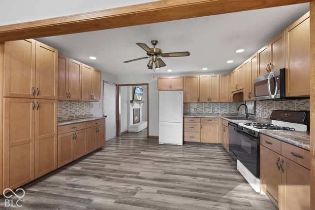 46 Oakden Court, New Whiteland, IN 46184, photo 2 of 32