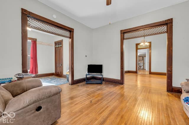 634 Hutchins Avenue, Columbus, IN 47201, photo 4 of 30