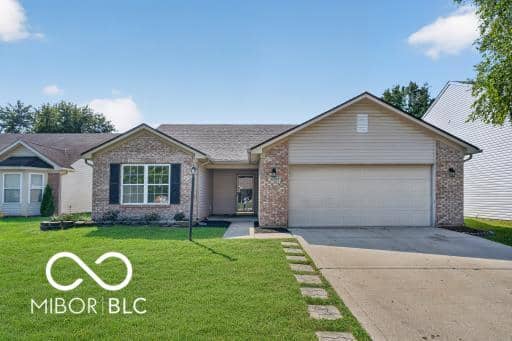 18907 Prairie Crossing Drive, Noblesville, IN 46062, photo 2 of 21