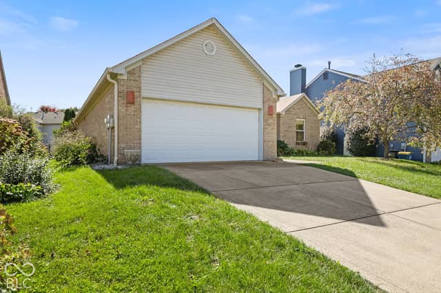 6341 Falcon Pointe Lane, Indianapolis, IN 46237, photo 3 of 38