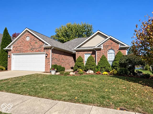 4352 W Summerhaven Drive, New Palestine, IN 46163, photo 3 of 33