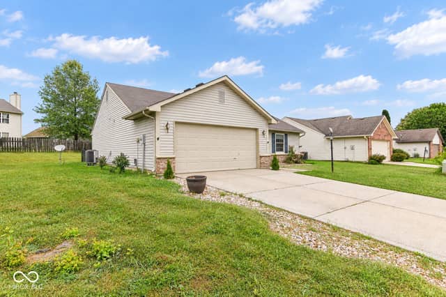 133 Brixton Woods West Drive, Pittsboro, IN 46167, photo 4 of 35