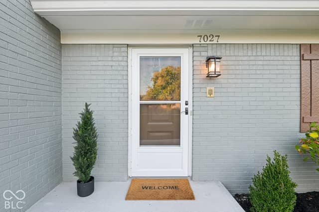 7027 Creekside Lane, Indianapolis, IN 46220, photo 5 of 84