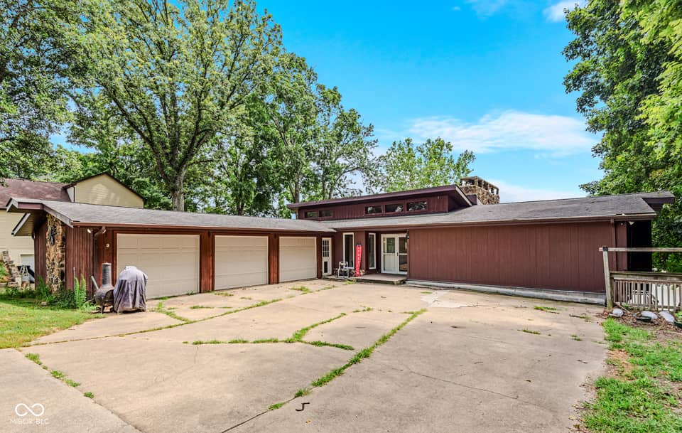 16451 E Lake Shore Drive N, Hope, IN 47246, photo 1 of 63