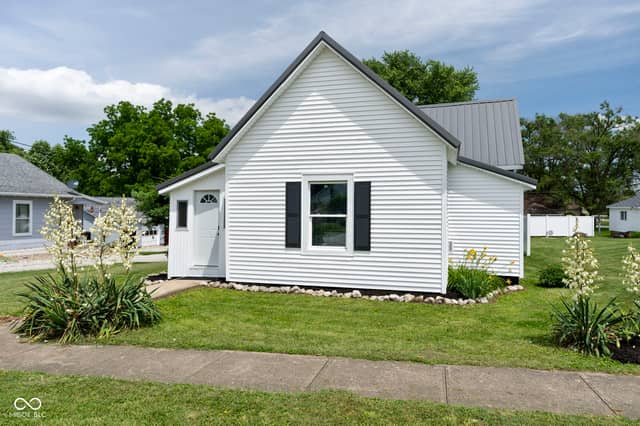 305 S Madison Street, Darlington, IN 47940, photo 2 of 33