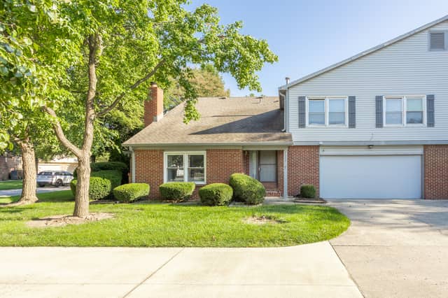 7547 Farm View Circle E, Indianapolis, IN 46256, photo 3 of 34