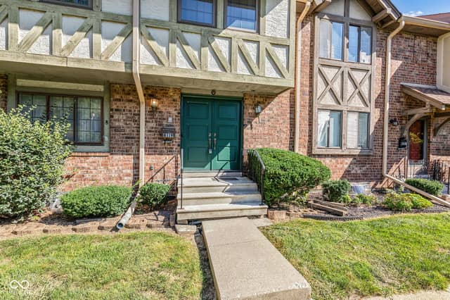 8119 Bromley Place, Indianapolis, IN 46219, photo 5 of 61