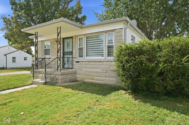 202 N 18th Avenue, Beech Grove, IN 46107, photo 4 of 44