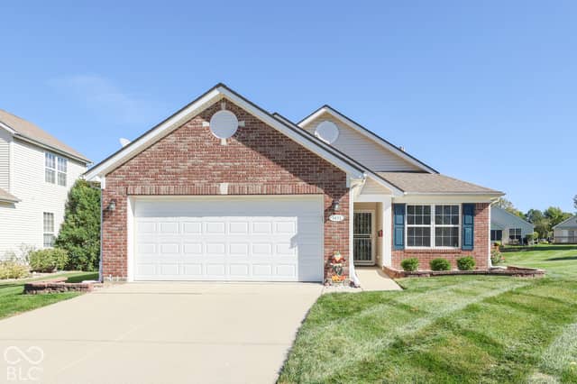 1031 Lincoln Park West Drive, Greenwood, IN 46142, photo 2 of 40