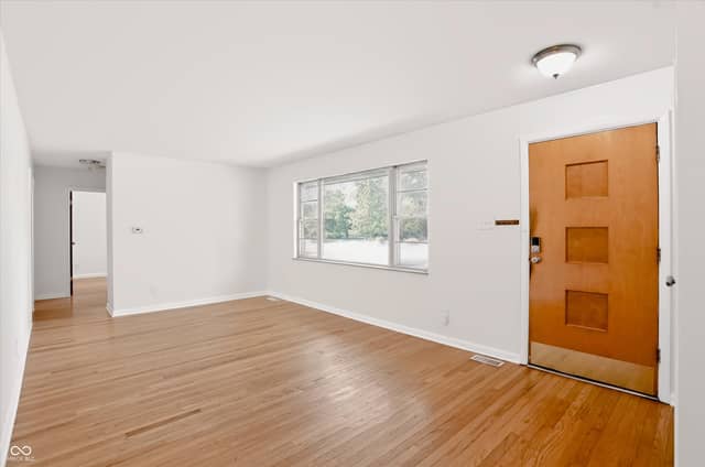 801 Eustis Drive, Indianapolis, IN 46229, photo 4 of 43