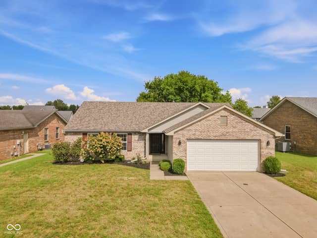206 Bishop, Seymour, IN 47274, photo 2 of 34