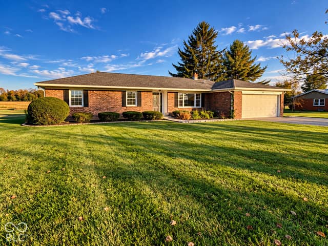 6955 S County Road 200 W, Clayton, IN 46118, photo 2 of 21