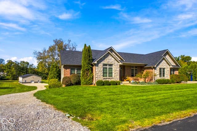 2532 Woodland Farms Drive, Columbus, IN 47201, photo 3 of 78