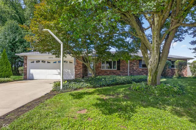 5370 E Forster Avenue, Columbus, IN 47201, photo 3 of 37