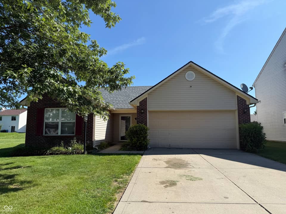8113 Maple Stream Lane, Indianapolis