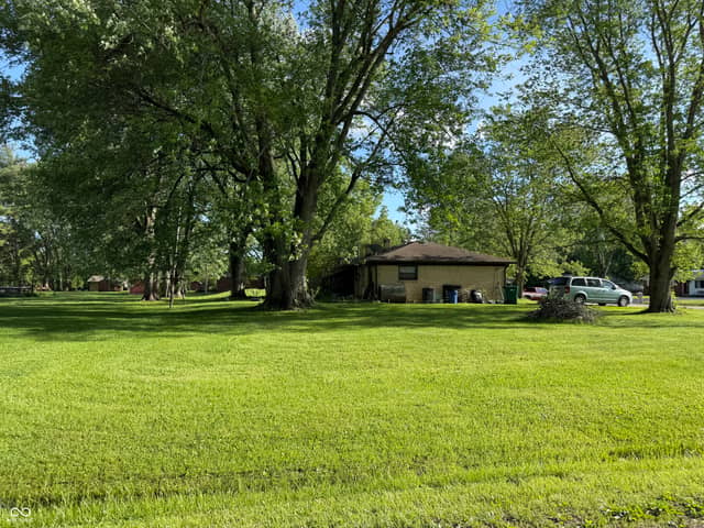 8191-8193 N Maple Drive, Mooresville, IN 46158, photo 3 of 11