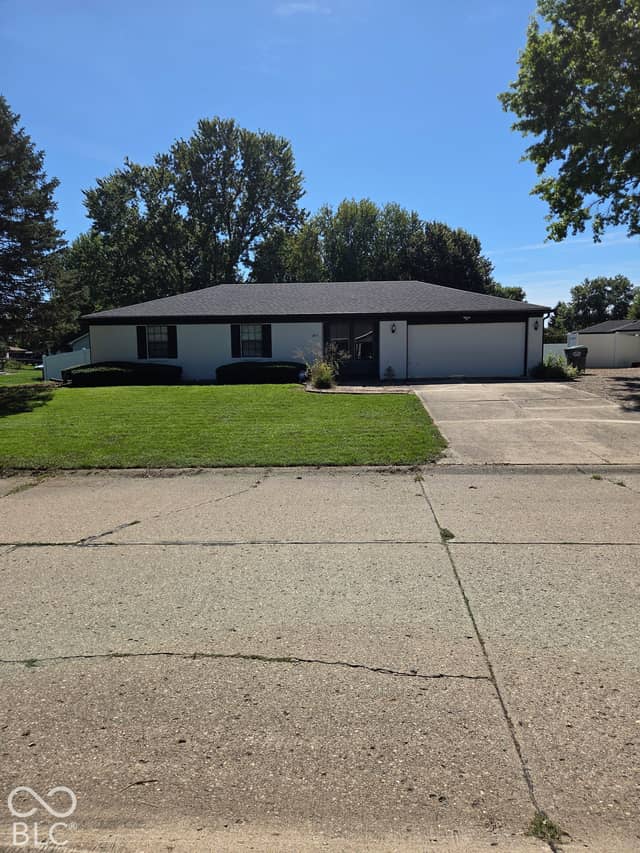 455 Pleasantview Boulevard, Greenwood, IN 46142, photo 2 of 32