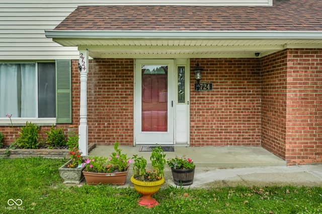 2724 Andy Drive, Indianapolis, IN 46229, photo 3 of 32