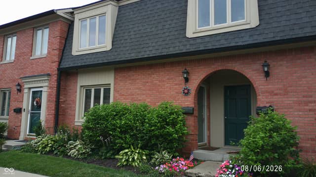 1149 Canterbury Square S #1149, Indianapolis, IN 46260, photo 2 of 34