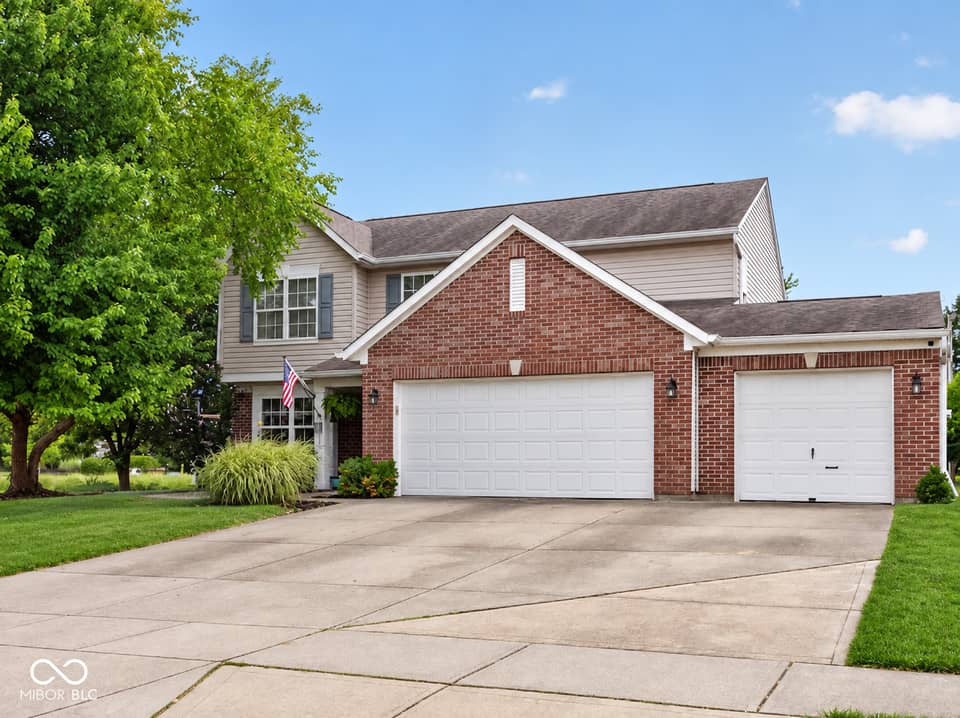 5507 Gainesway Drive, Greenwood, IN 46142, photo 1 of 32