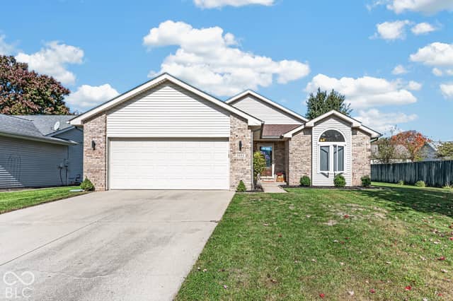 5886 Regency Drive, Columbus, IN 47203, photo 2 of 40