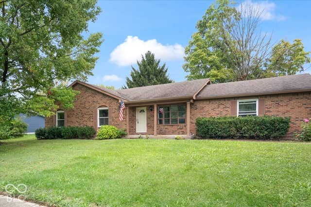 7811 Taunton Road, Indianapolis, IN 46260, photo 4 of 39