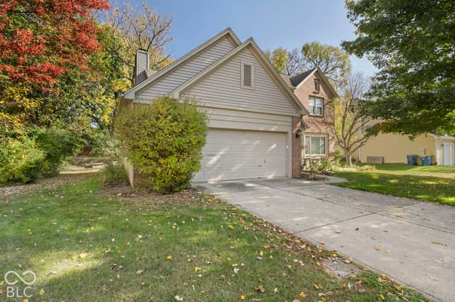 10331 Foxwood Drive W, Indianapolis, IN 46280, photo 2 of 44