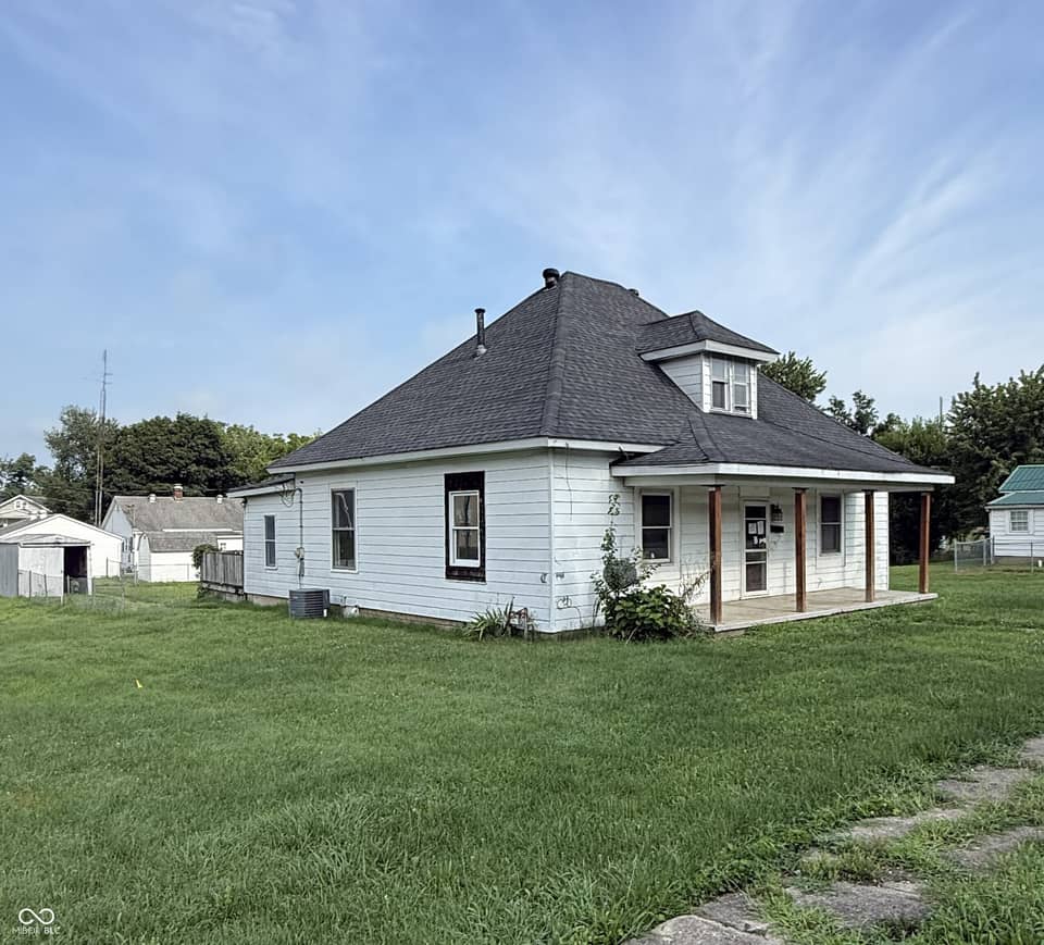 200 N Center, Francisco, IN 47649, photo 1 of 32