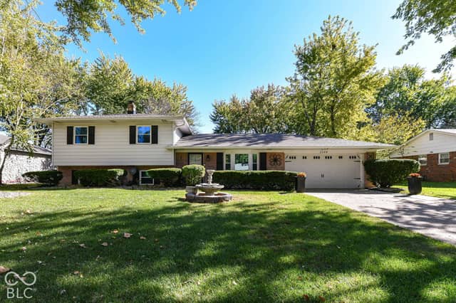 2249 Hogan Drive, Indianapolis, IN 46229, photo 3 of 34